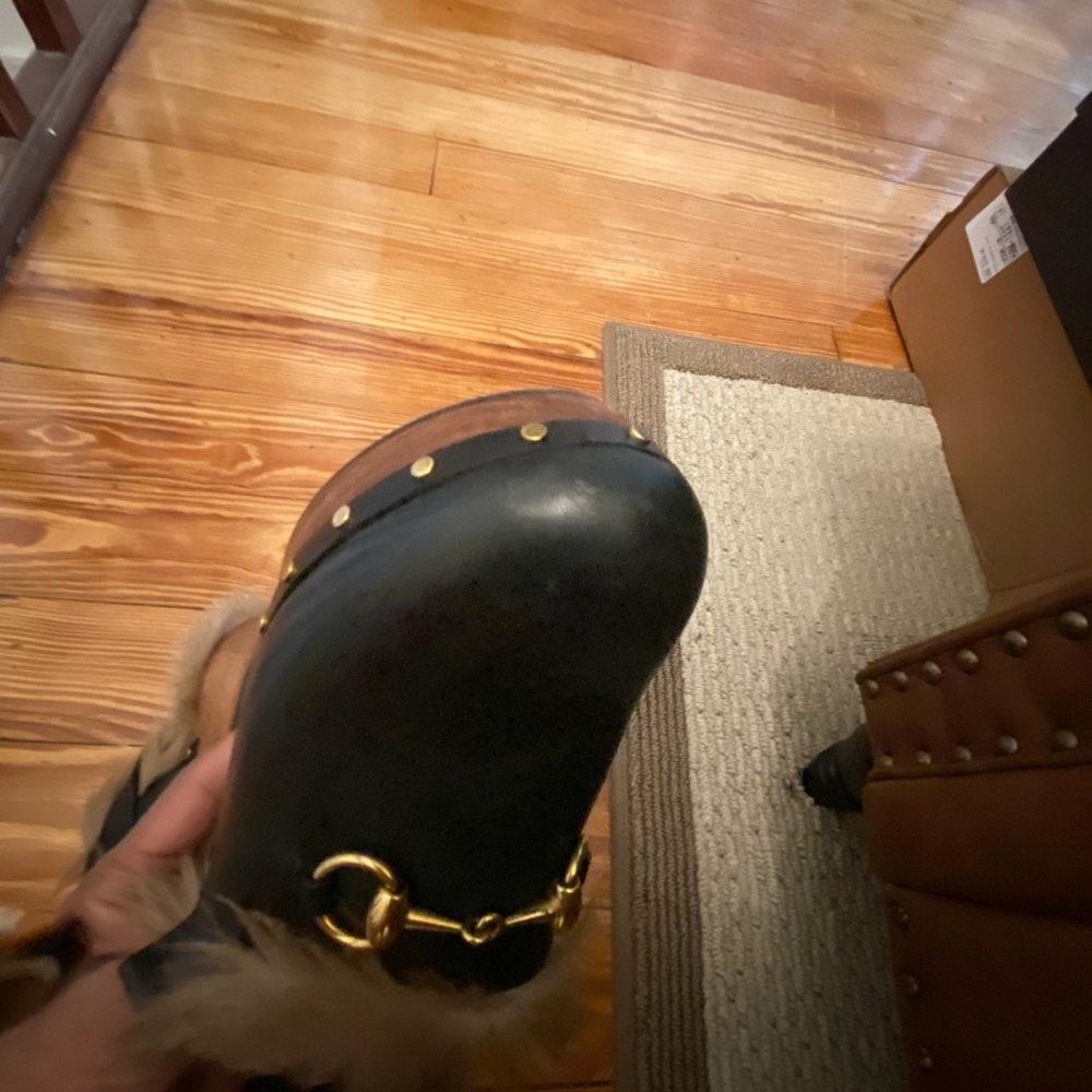 Gucci Black Mules with Gold Accents and Fur Trim - Picture 4 of 9